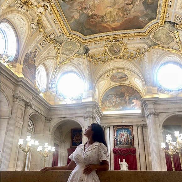 Meet your Posher, Rebeca - Picture 1 of 1